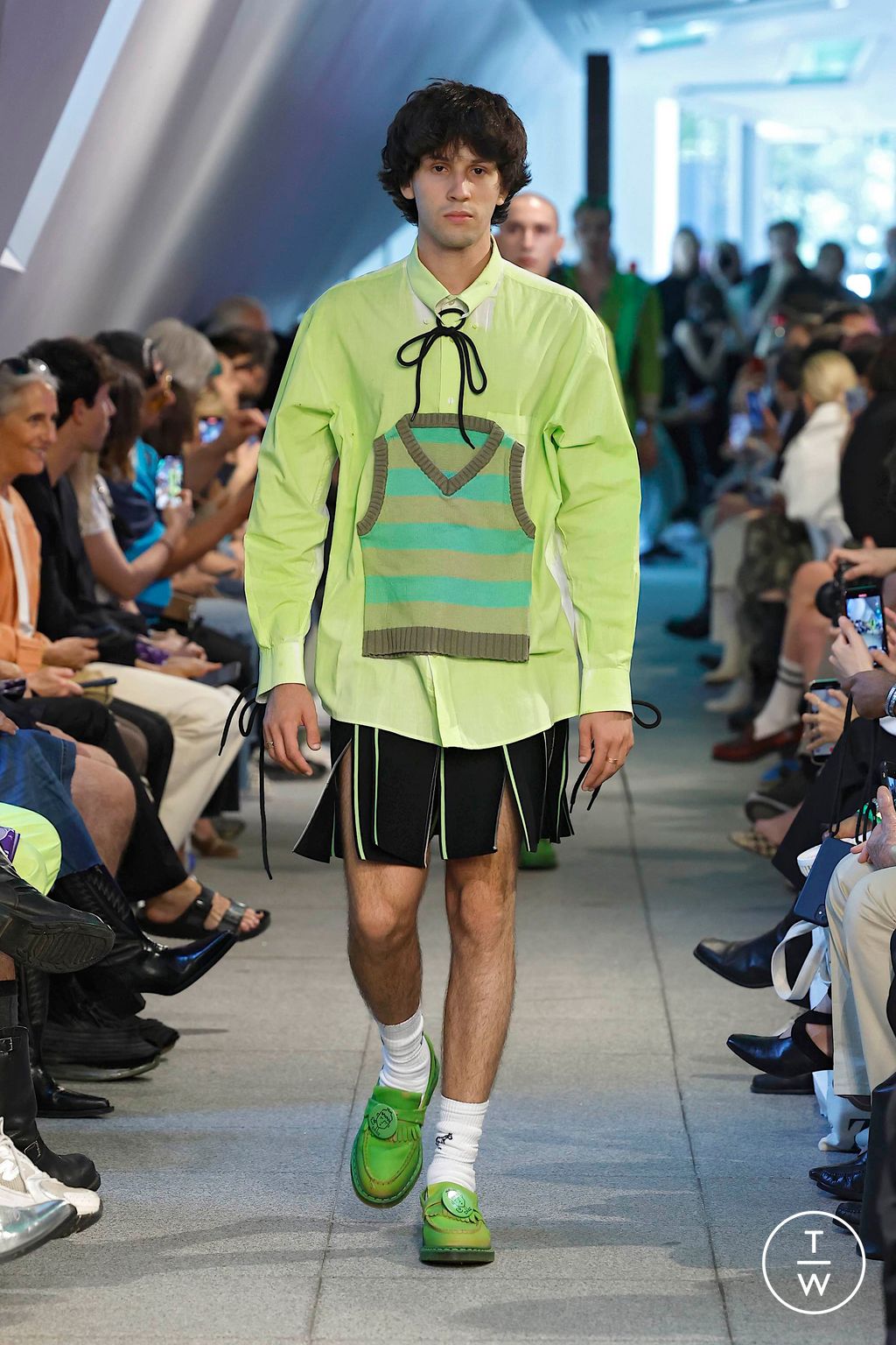 Fashion Week Milan Spring/Summer 2025 look 28 from the Simon Cracker collection menswear