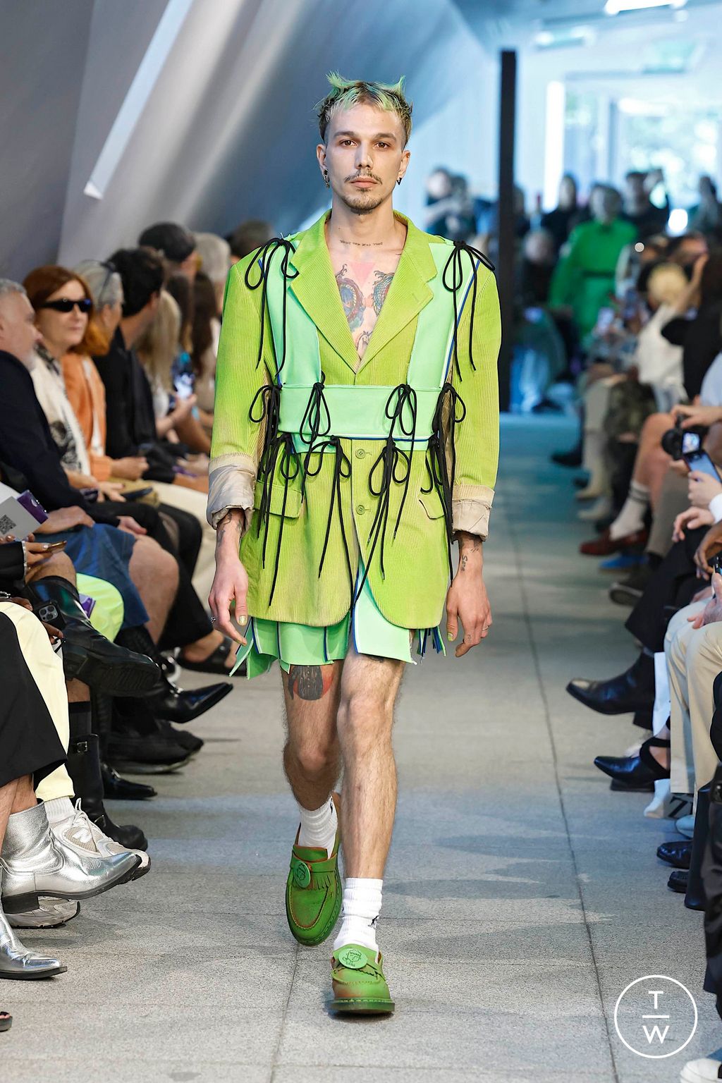 Fashion Week Milan Spring/Summer 2025 look 30 from the Simon Cracker collection menswear