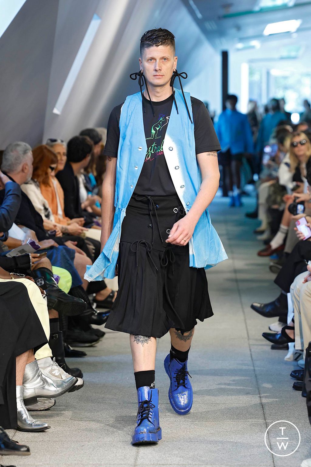 Fashion Week Milan Spring/Summer 2025 look 37 de la collection Simon Cracker menswear
