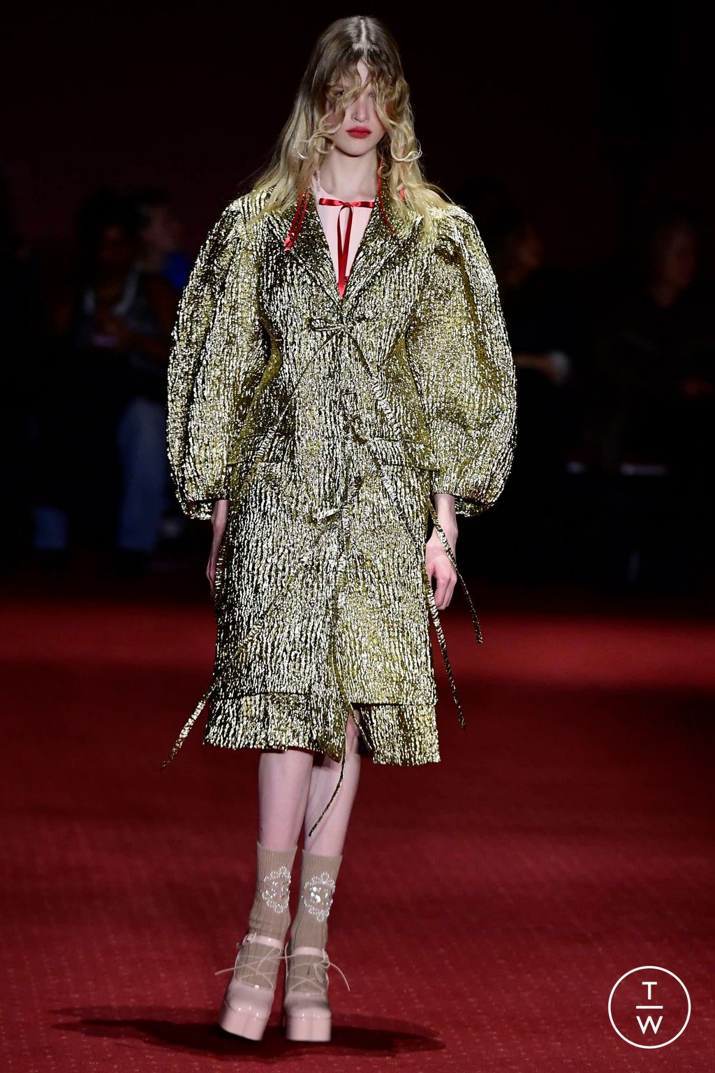 Fashion Week London Fall/Winter 2023 look 5 from the Simone Rocha collection womenswear