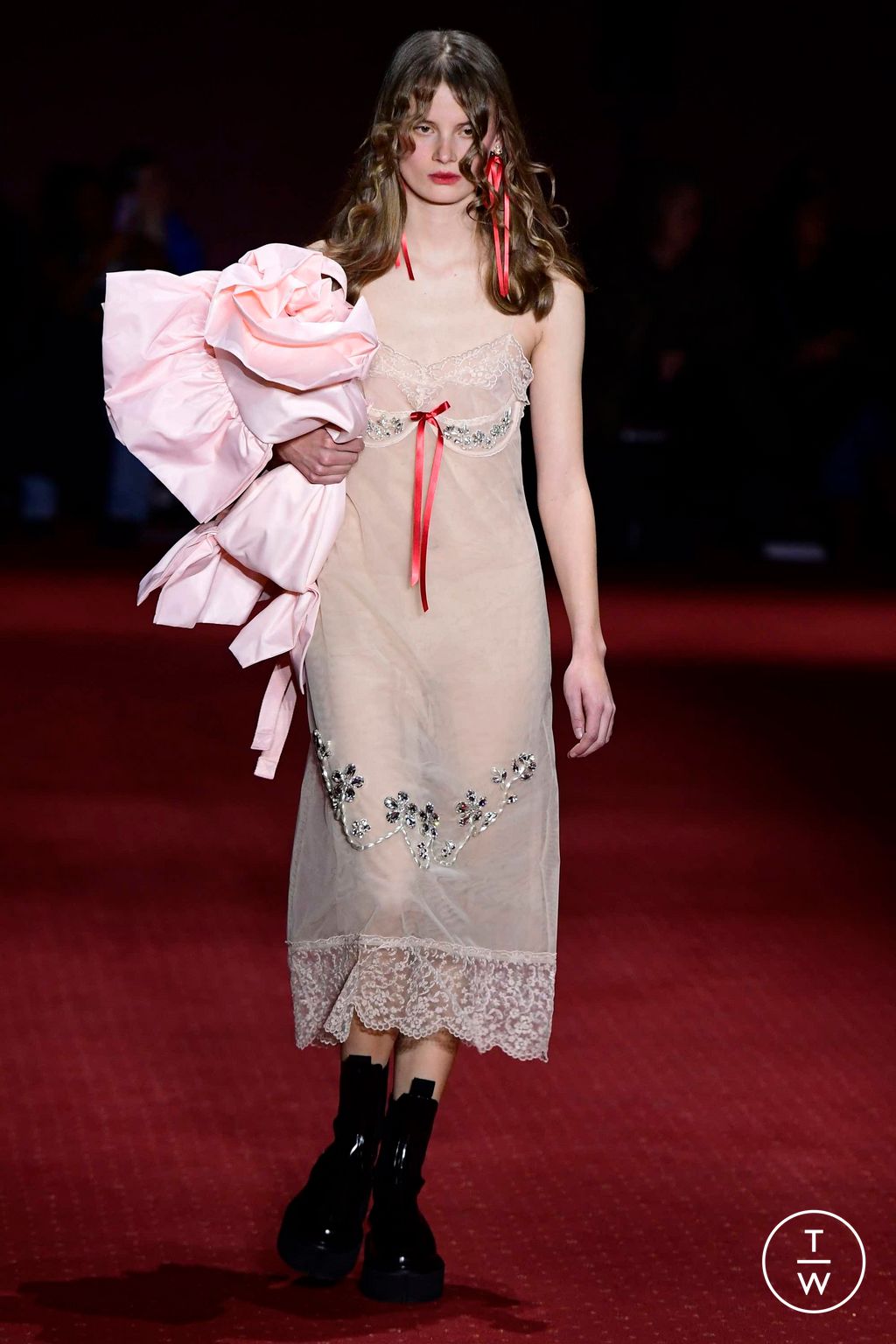 Fashion Week London Fall/Winter 2023 look 12 from the Simone Rocha collection 女装