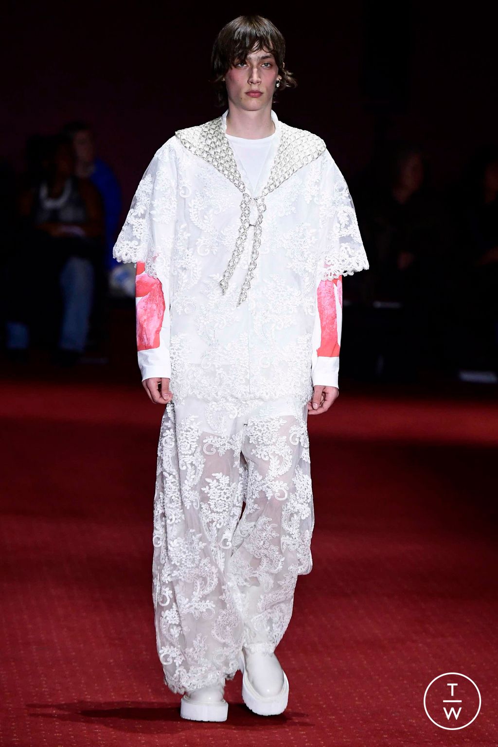 Fashion Week London Fall/Winter 2023 look 14 from the Simone Rocha collection 女装