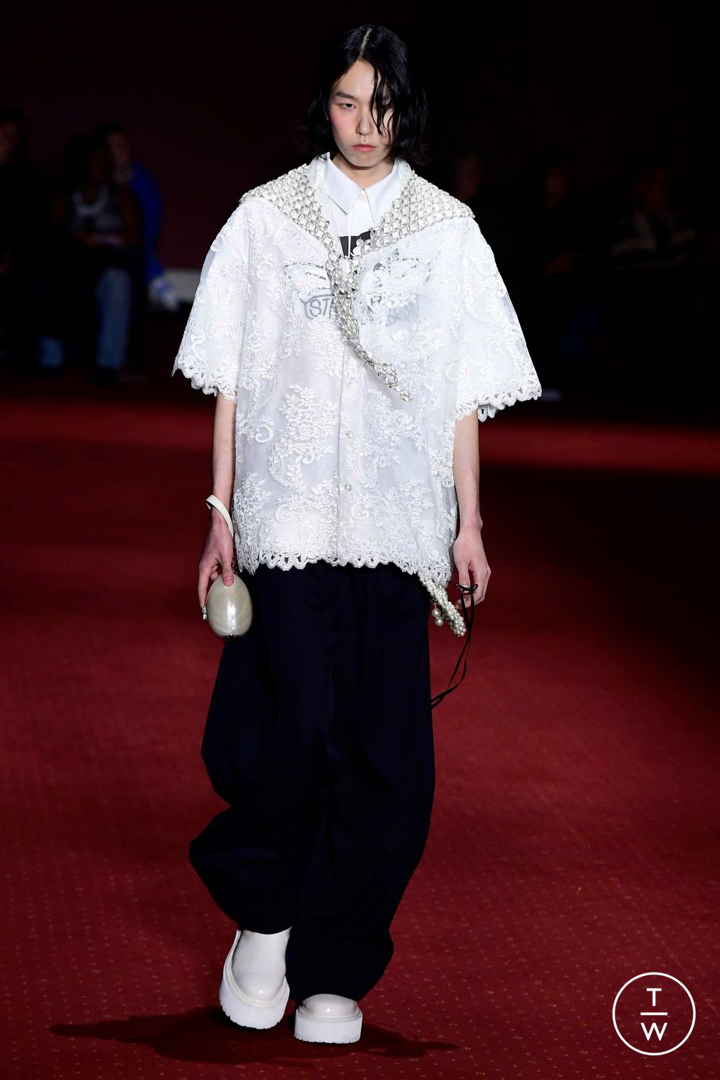 Fashion Week London Fall/Winter 2023 look 16 from the Simone Rocha collection 女装