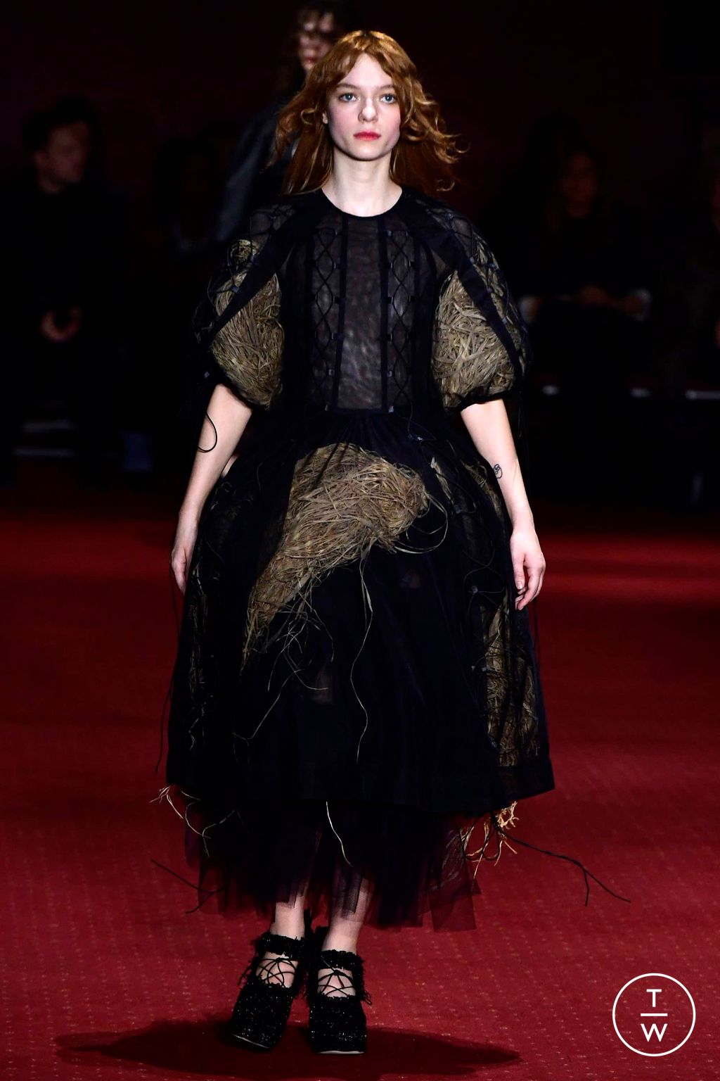 Fashion Week London Fall/Winter 2023 look 25 from the Simone Rocha collection 女装