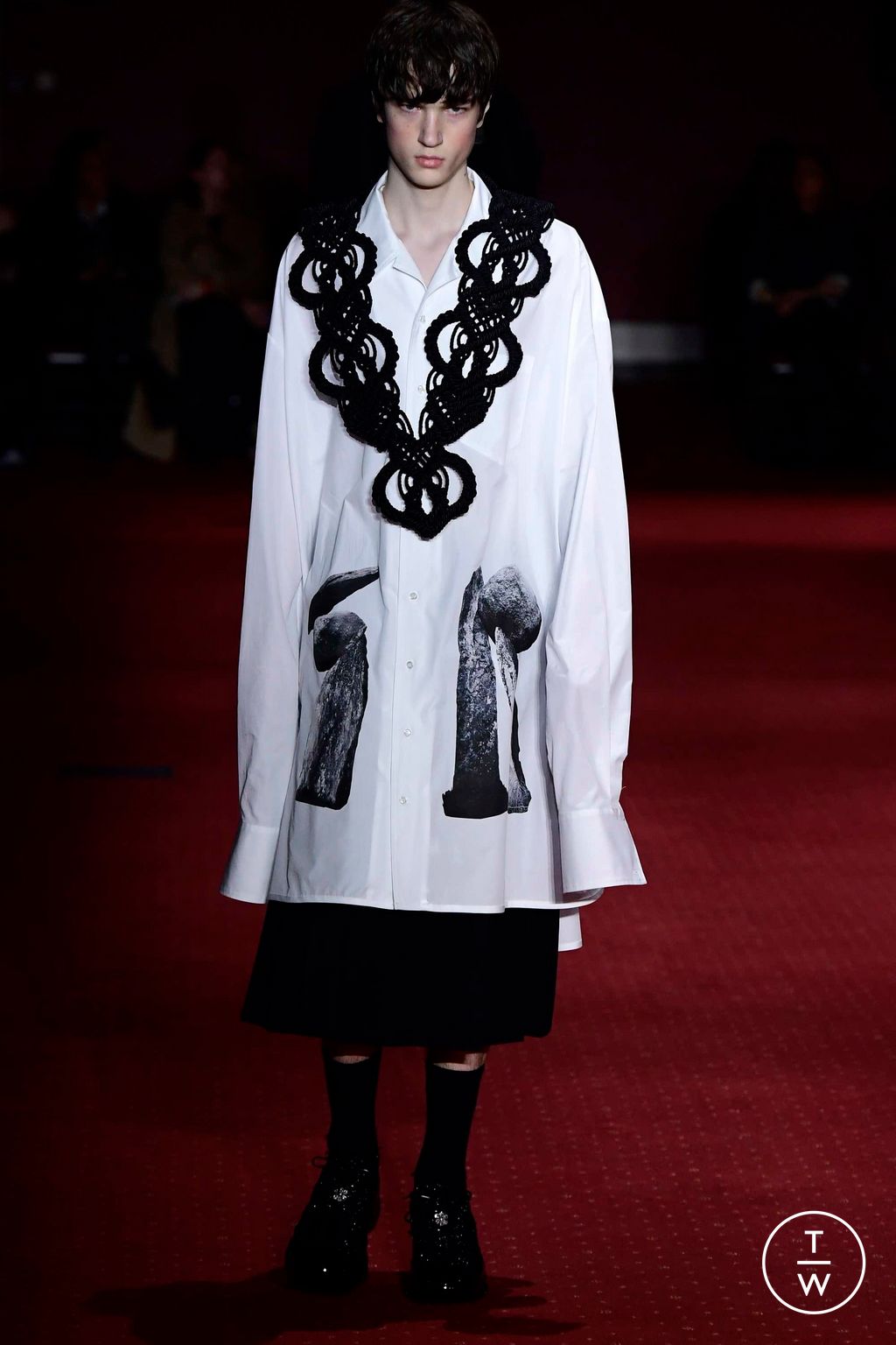 Fashion Week London Fall/Winter 2023 look 39 from the Simone Rocha collection womenswear