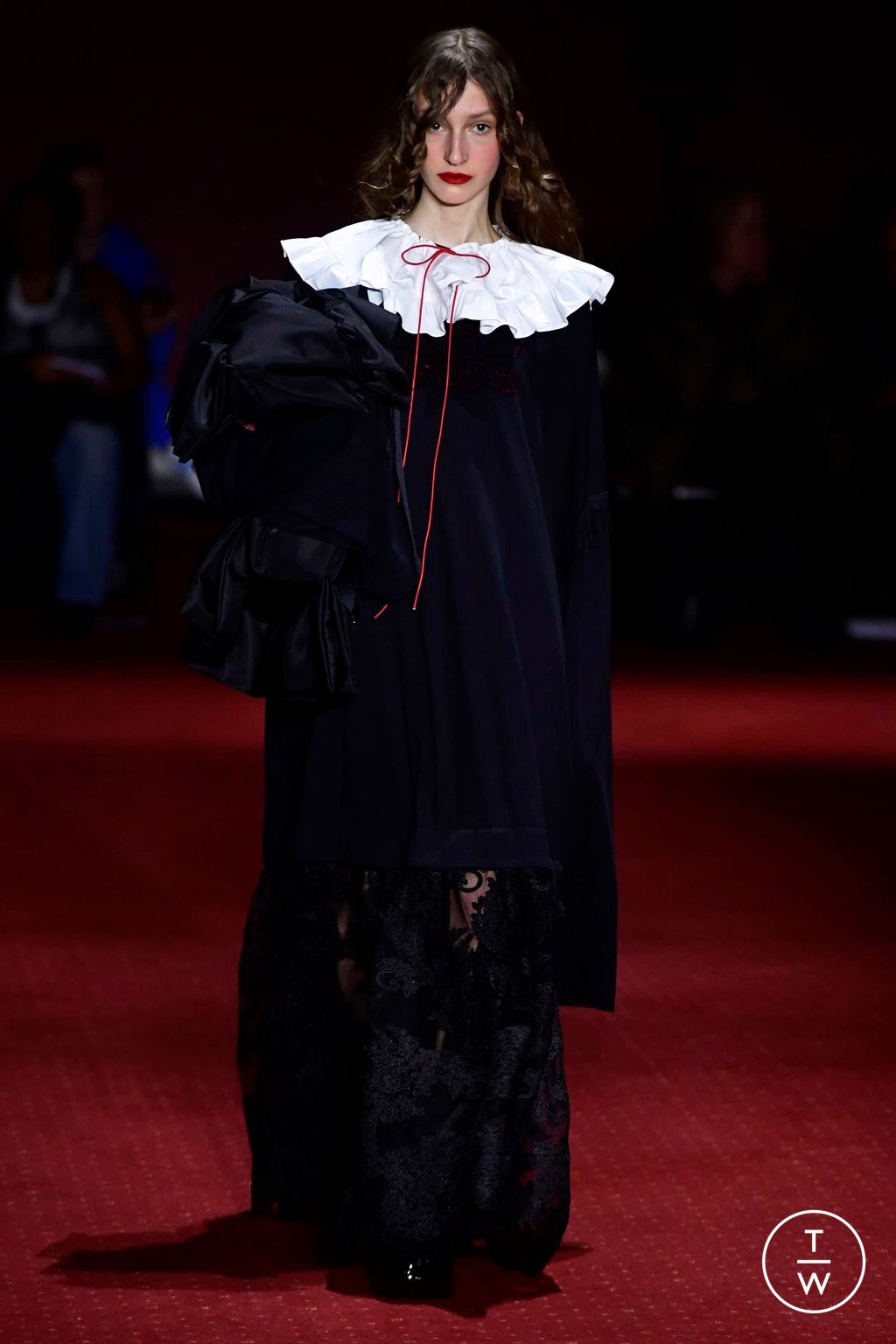 Fashion Week London Fall/Winter 2023 look 46 from the Simone Rocha collection 女装
