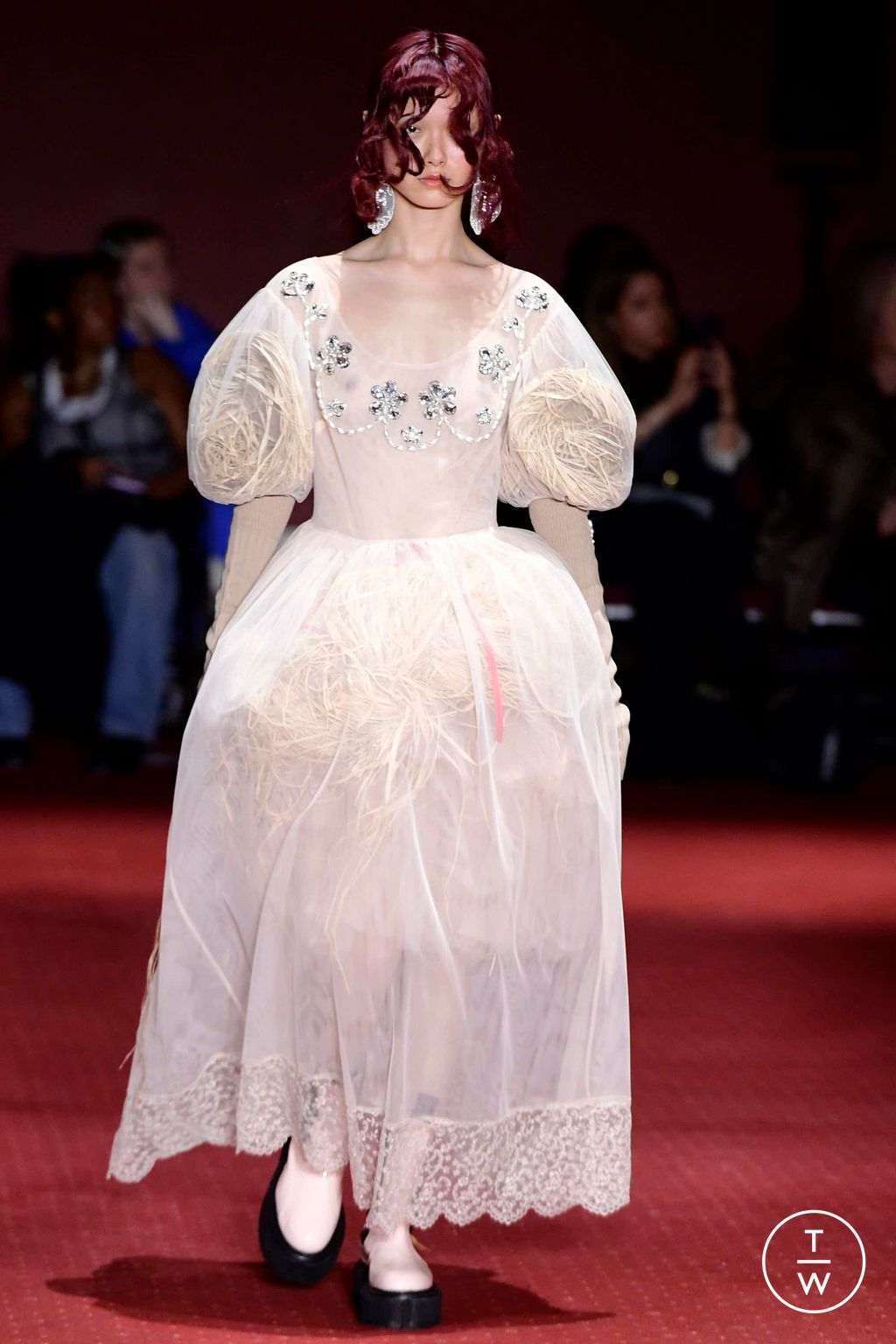 Fashion Week London Fall/Winter 2023 look 49 from the Simone Rocha collection 女装