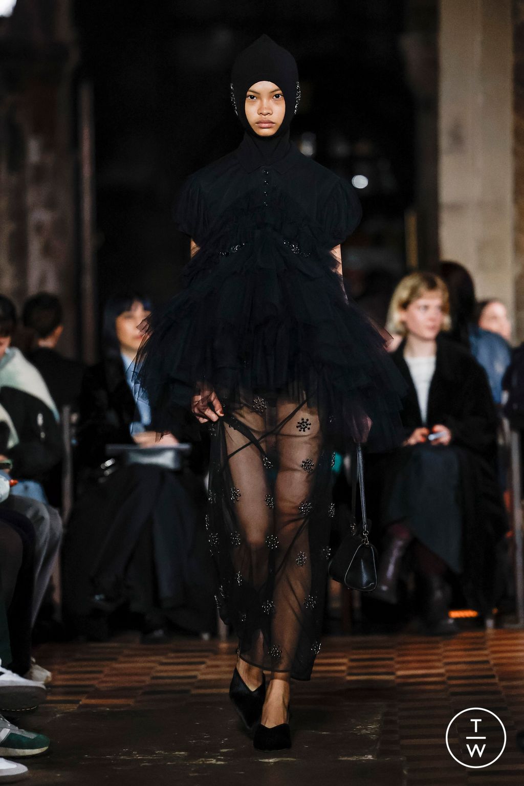 Fashion Week London Fall/Winter 2024 look 6 from the Simone Rocha collection 女装
