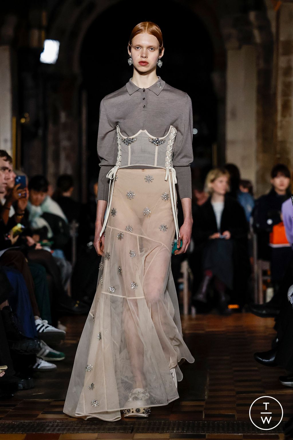 Fashion Week London Fall/Winter 2024 look 7 from the Simone Rocha collection 女装