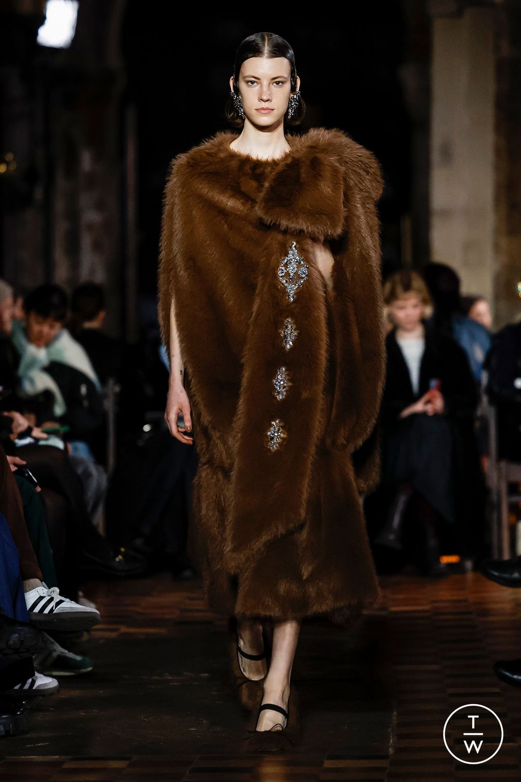 Fashion Week London Fall/Winter 2024 look 10 from the Simone Rocha collection 女装