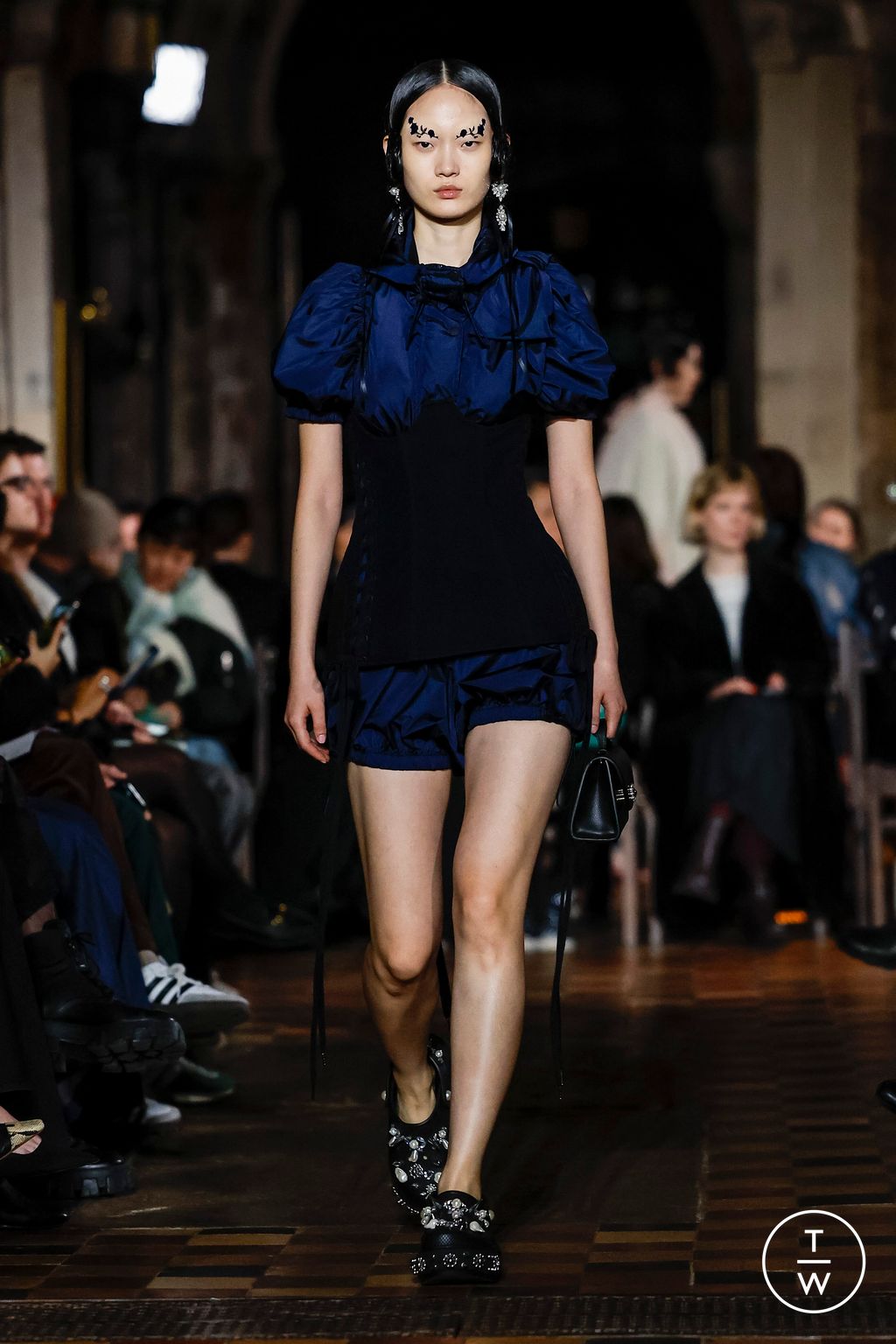 Fashion Week London Fall/Winter 2024 look 13 from the Simone Rocha collection 女装