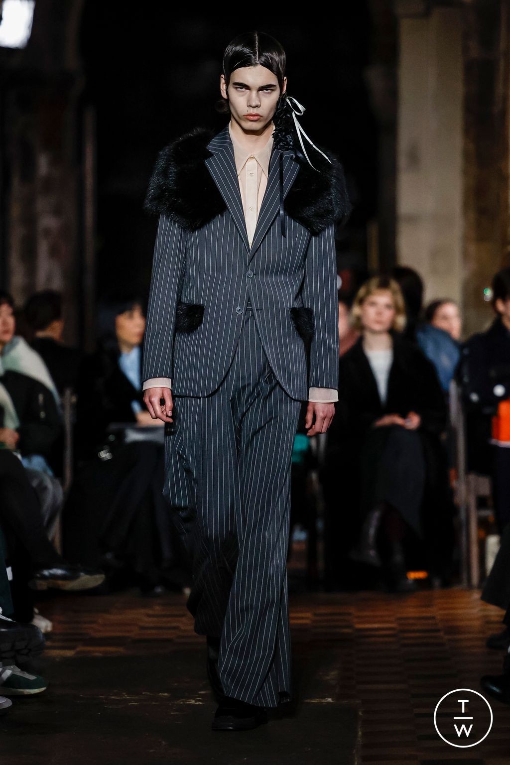 Fashion Week London Fall/Winter 2024 look 25 de la collection Simone Rocha womenswear