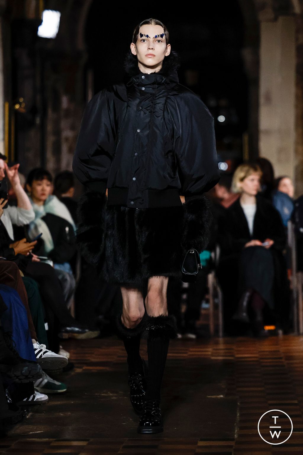 Fashion Week London Fall/Winter 2024 look 27 from the Simone Rocha collection 女装
