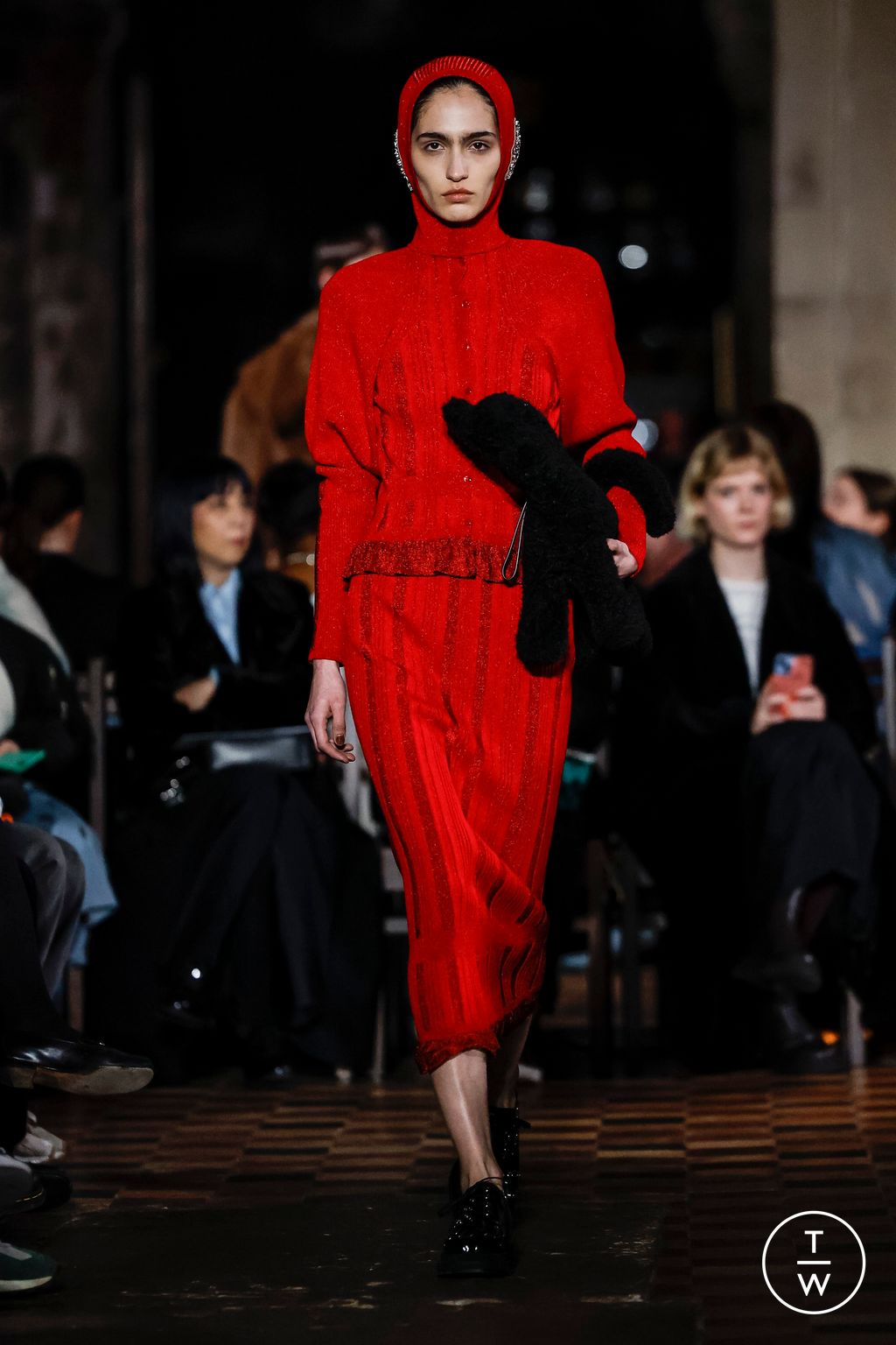 Fashion Week London Fall/Winter 2024 look 37 from the Simone Rocha collection 女装