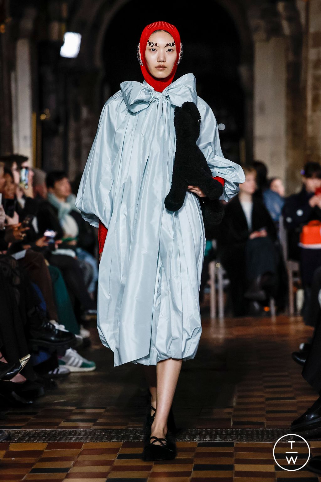 Fashion Week London Fall/Winter 2024 look 38 from the Simone Rocha collection 女装