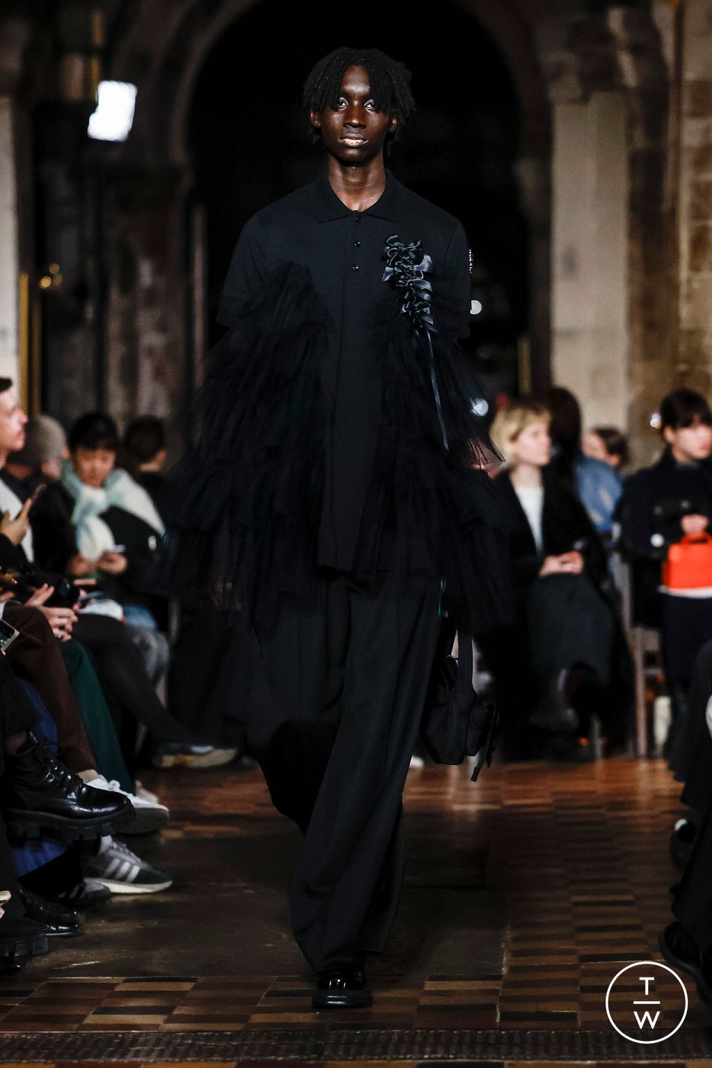 Fashion Week London Fall/Winter 2024 look 42 from the Simone Rocha collection 女装