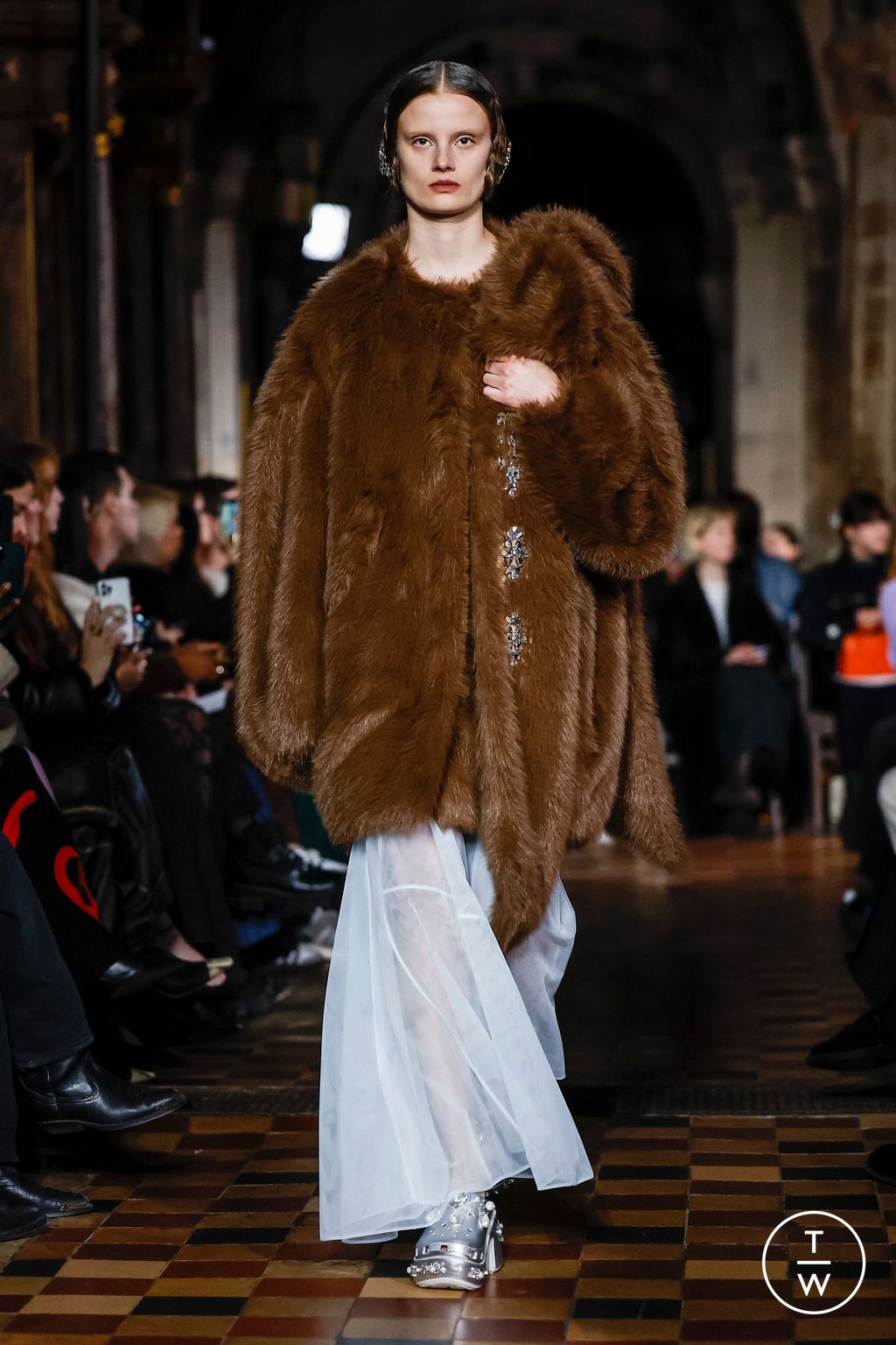 Fashion Week London Fall/Winter 2024 look 47 from the Simone Rocha collection 女装