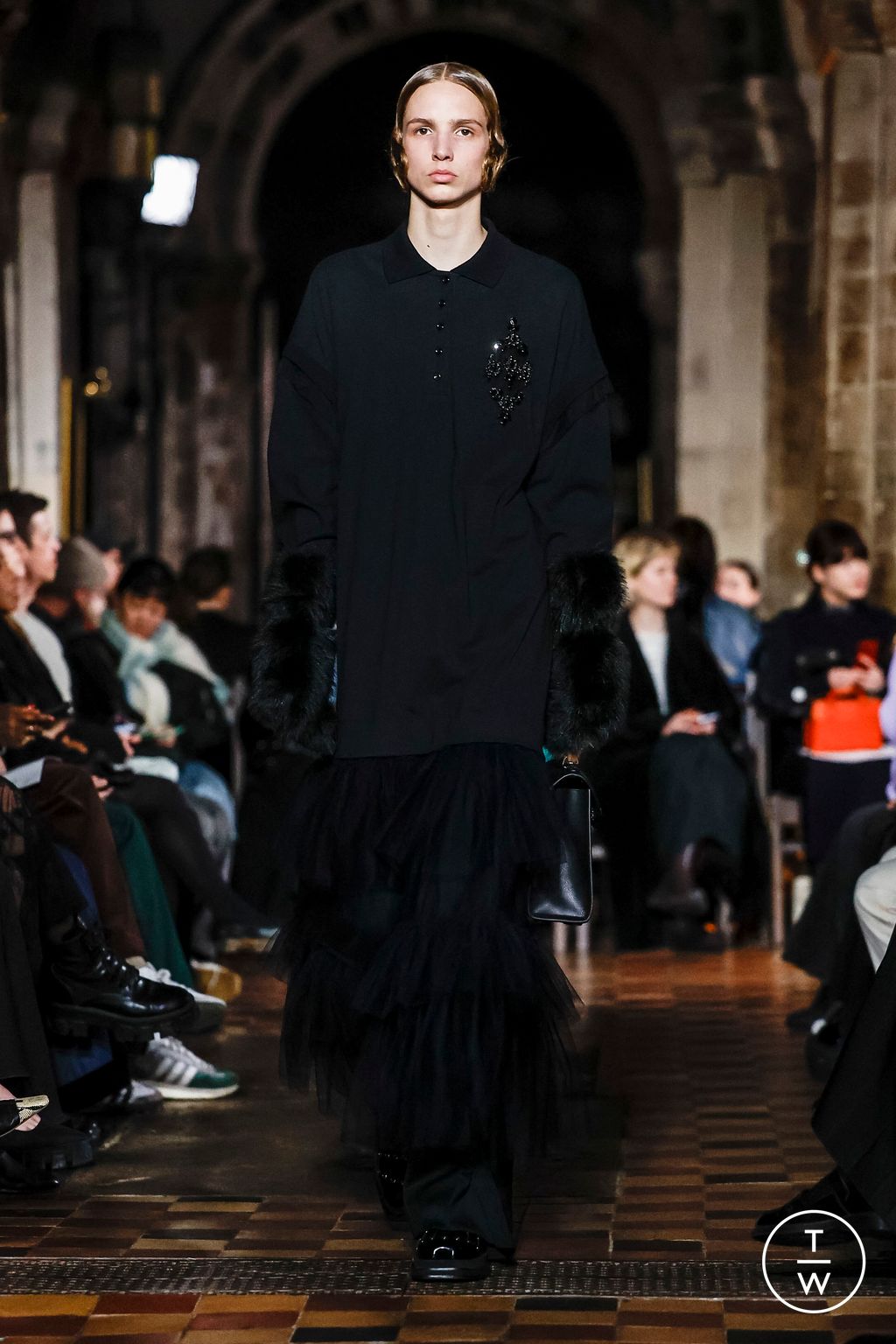 Fashion Week London Fall/Winter 2024 look 48 from the Simone Rocha collection 女装