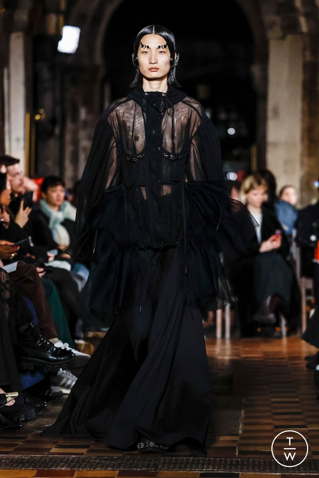 Fashion Week London Fall/Winter 2024 look 49 from the Simone Rocha collection 女装