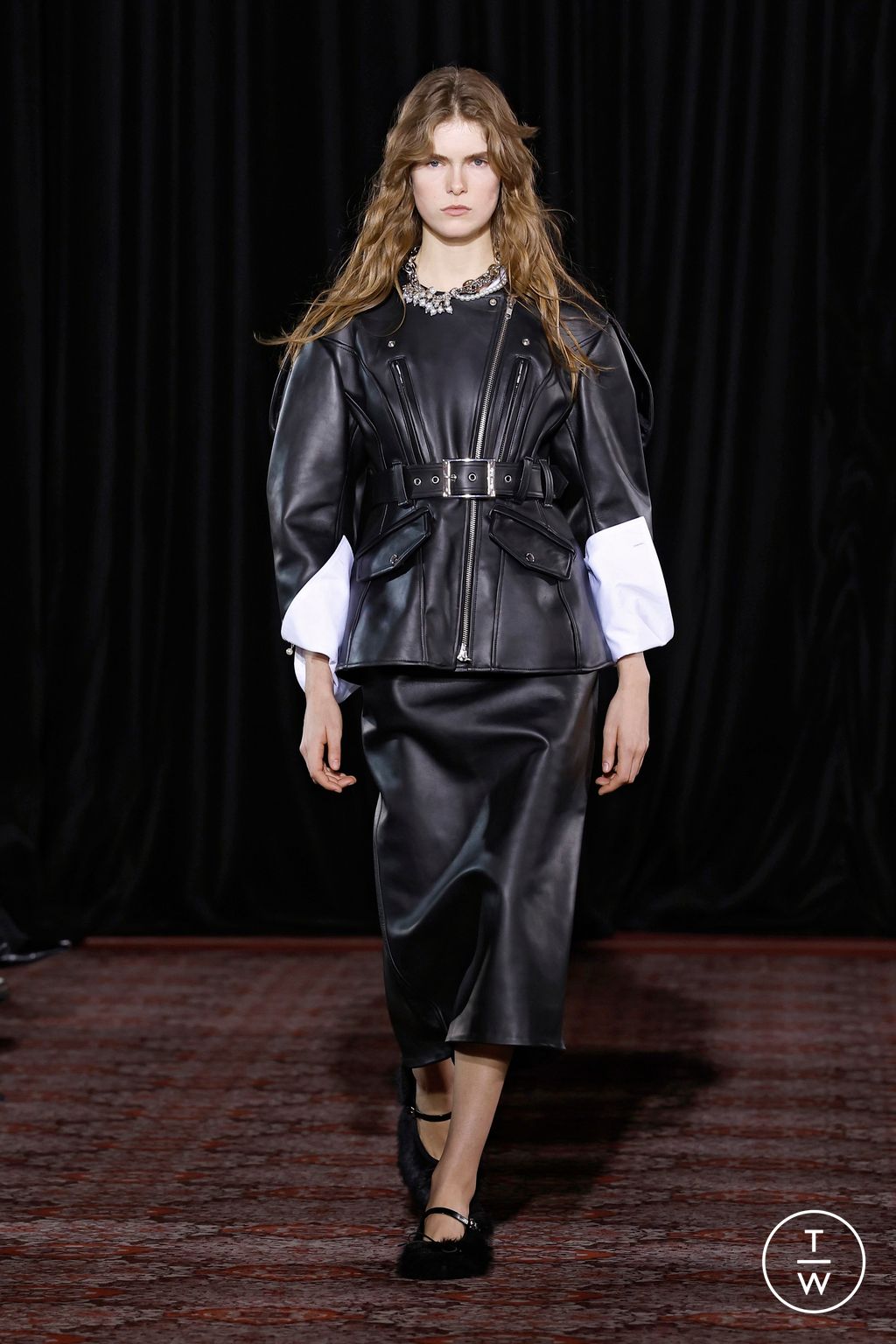 Fashion Week London Fall/Winter 2025 look 1 de la collection Simone Rocha womenswear