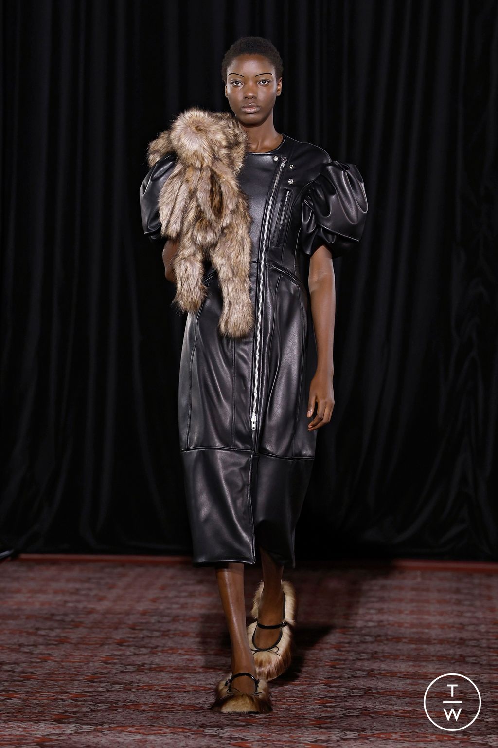 Fashion Week London Fall/Winter 2025 look 2 from the Simone Rocha collection womenswear