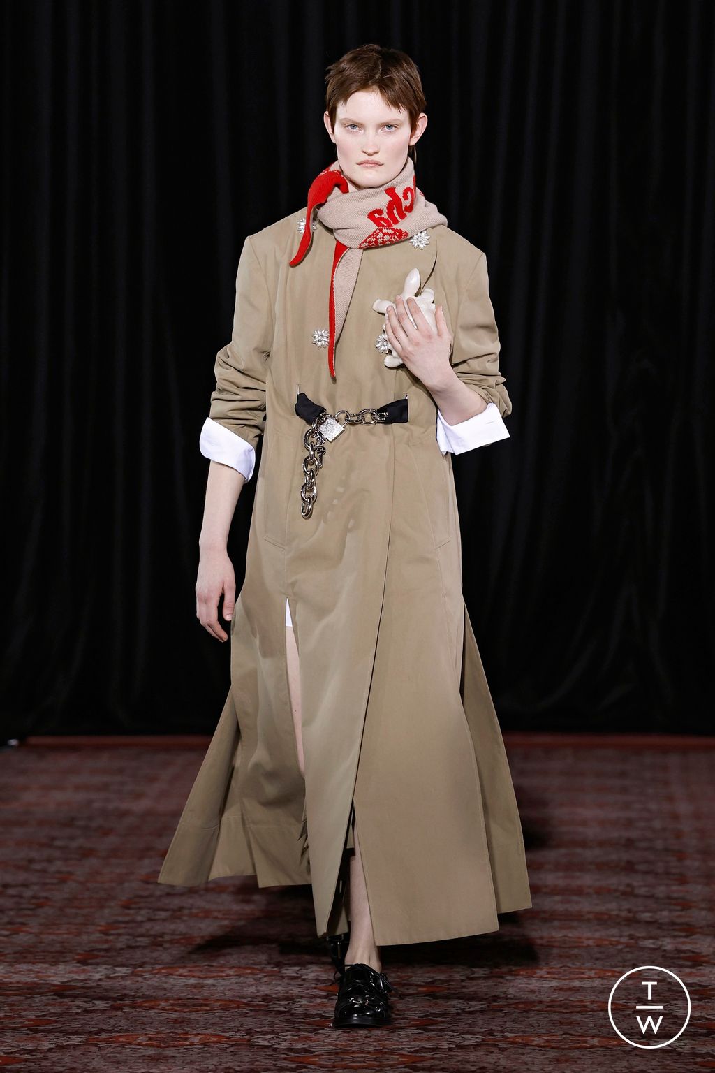 Fashion Week London Fall/Winter 2025 look 5 from the Simone Rocha collection womenswear