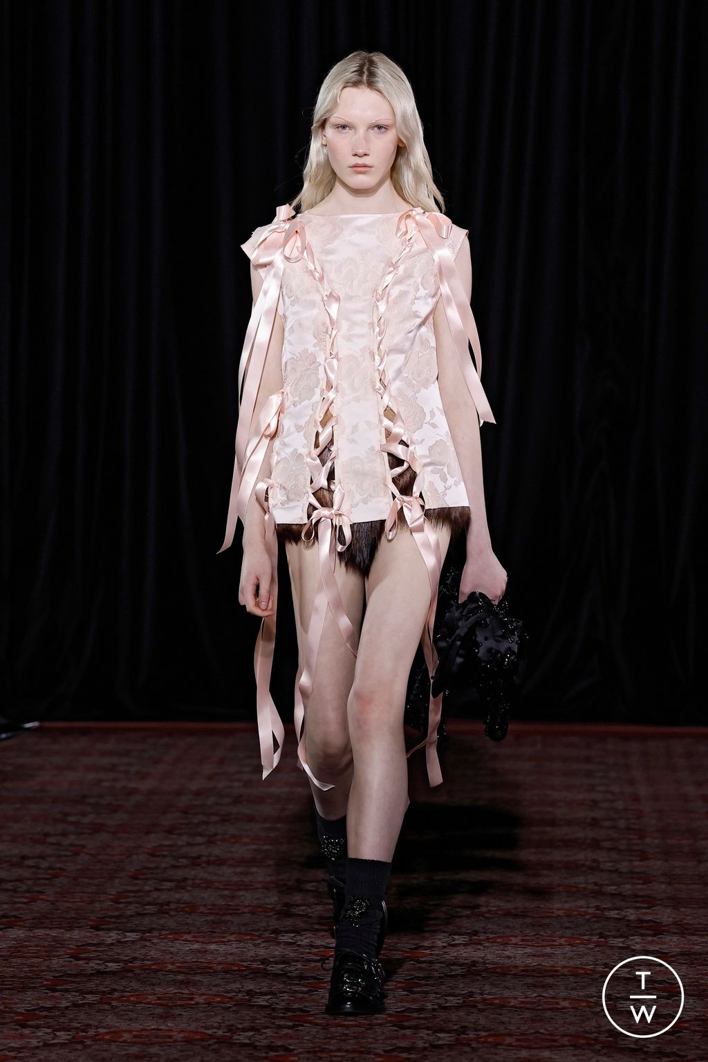 Fashion Week London Fall/Winter 2025 look 8 from the Simone Rocha collection womenswear
