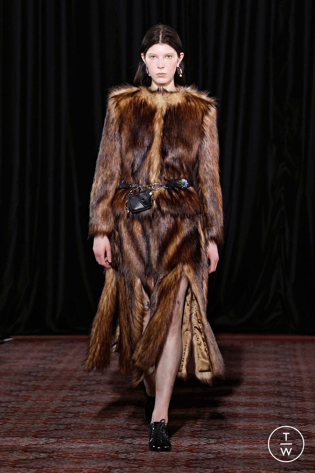 Fashion Week London Fall/Winter 2025 look 11 de la collection Simone Rocha womenswear