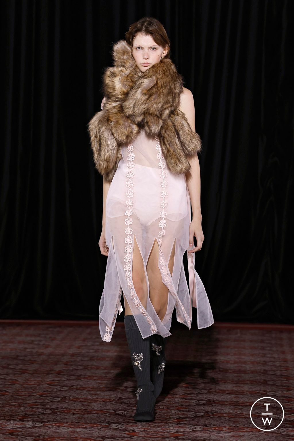 Fashion Week London Fall/Winter 2025 look 15 de la collection Simone Rocha womenswear