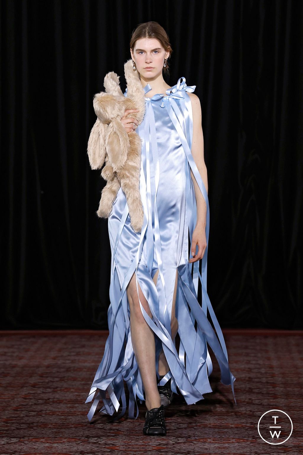 Fashion Week London Fall/Winter 2025 look 28 from the Simone Rocha collection womenswear