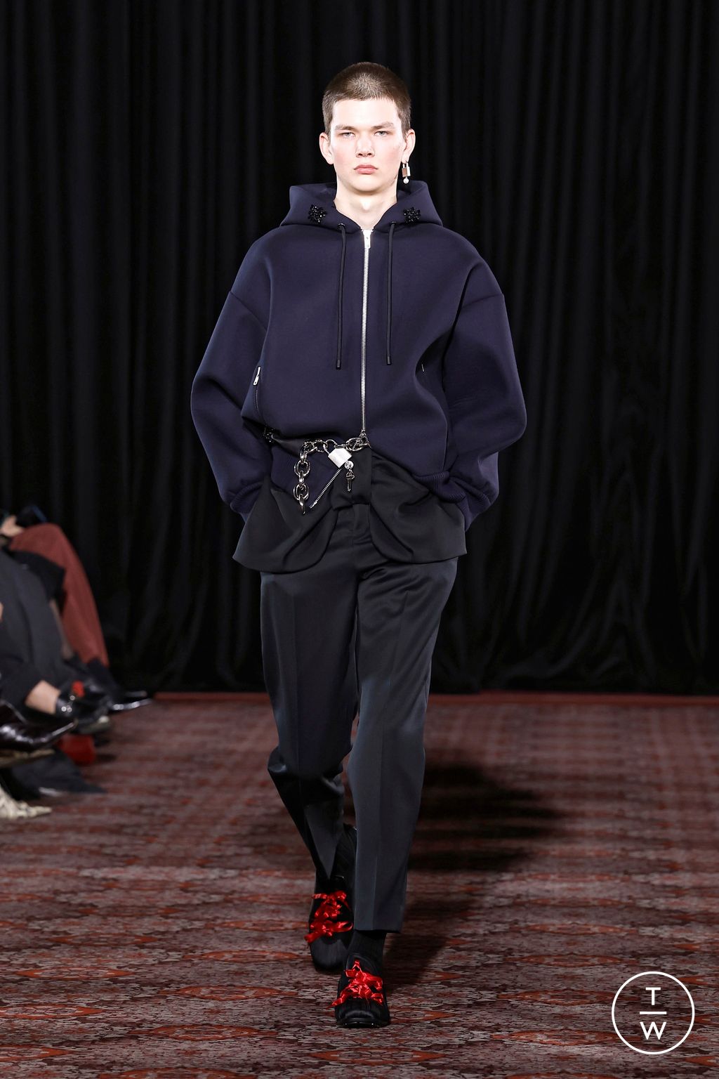 Fashion Week London Fall/Winter 2025 look 34 from the Simone Rocha collection womenswear