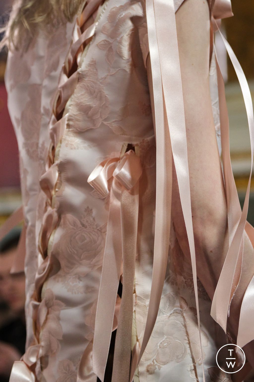 Fashion Week London Fall/Winter 2025 look 18 from the Simone Rocha collection womenswear accessories