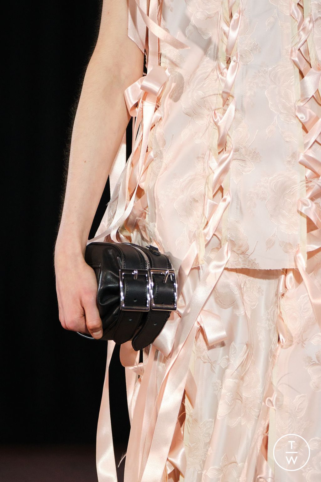 Fashion Week London Fall/Winter 2025 look 22 from the Simone Rocha collection womenswear accessories