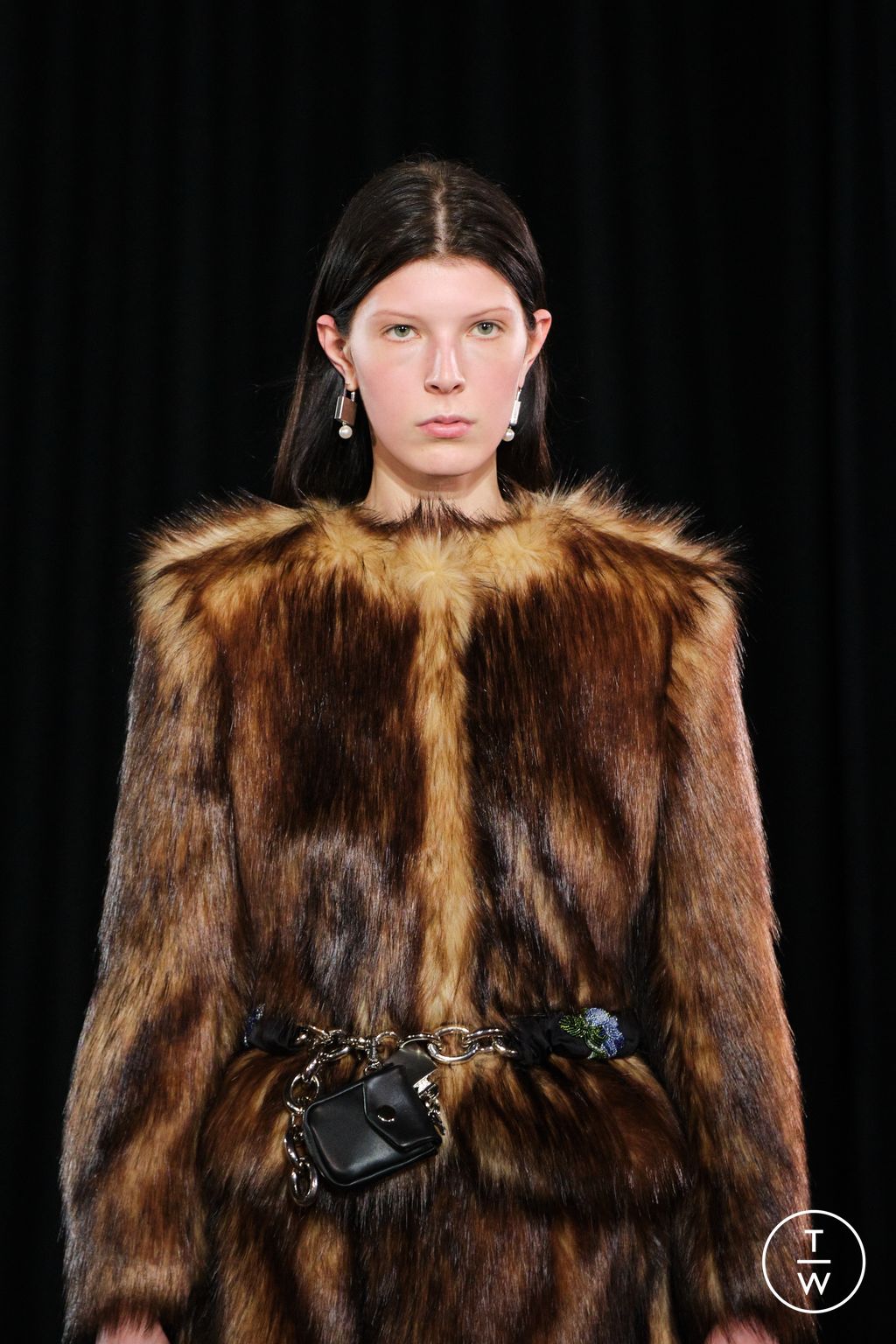 Fashion Week London Fall/Winter 2025 look 23 from the Simone Rocha collection womenswear accessories