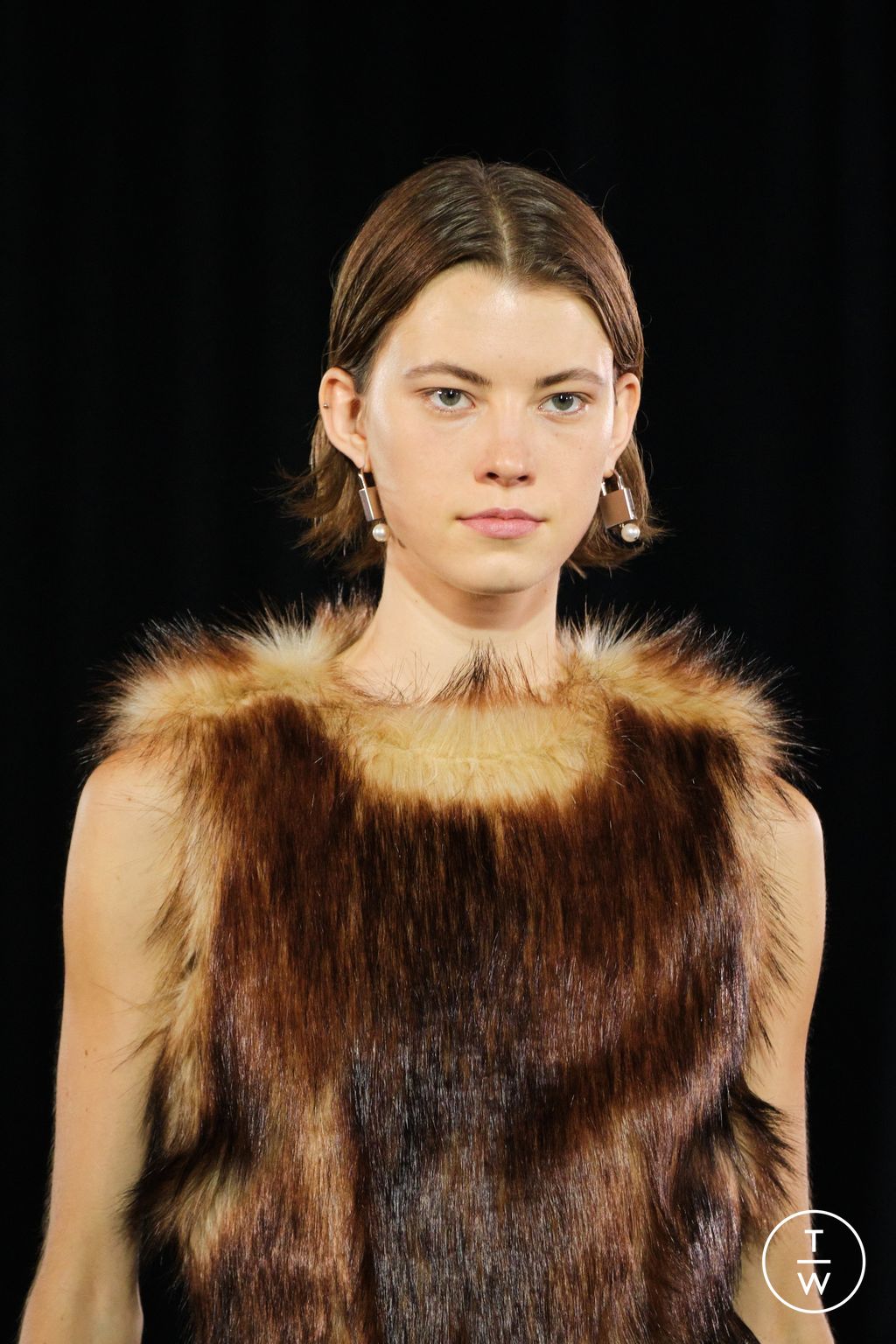 Fashion Week London Fall/Winter 2025 look 27 from the Simone Rocha collection womenswear accessories