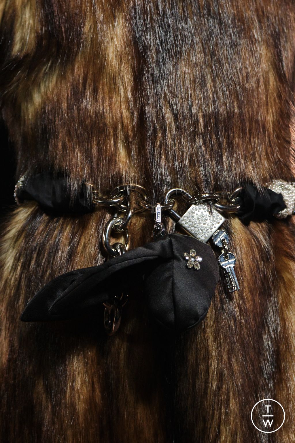 Fashion Week London Fall/Winter 2025 look 28 from the Simone Rocha collection womenswear accessories