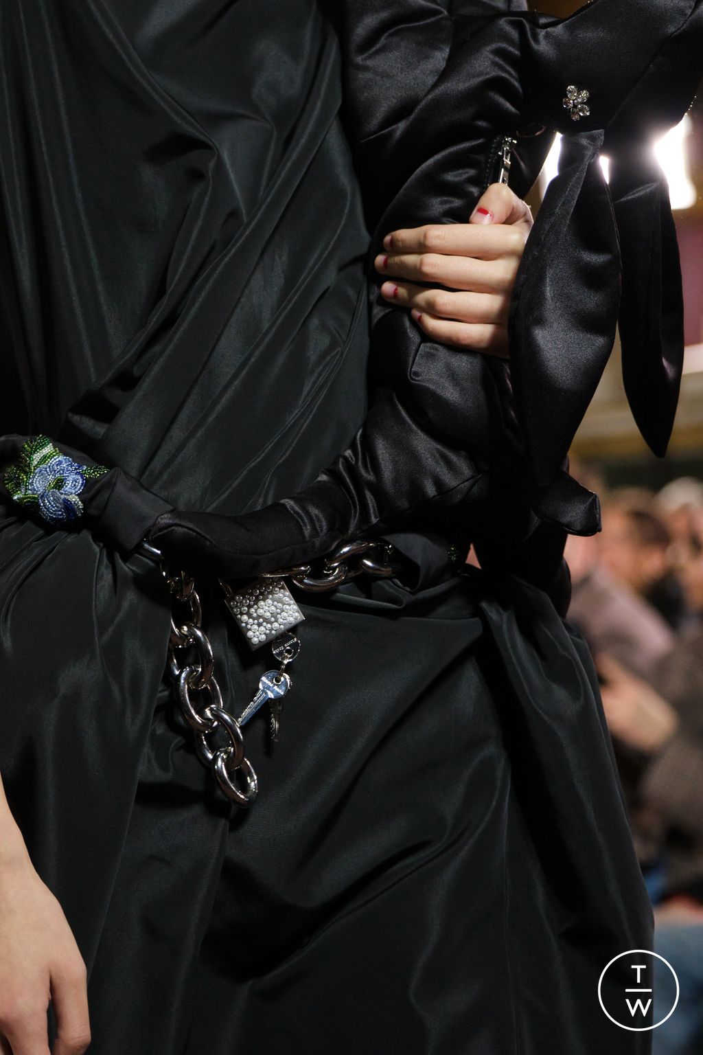 Fashion Week London Fall/Winter 2025 look 40 from the Simone Rocha collection womenswear accessories