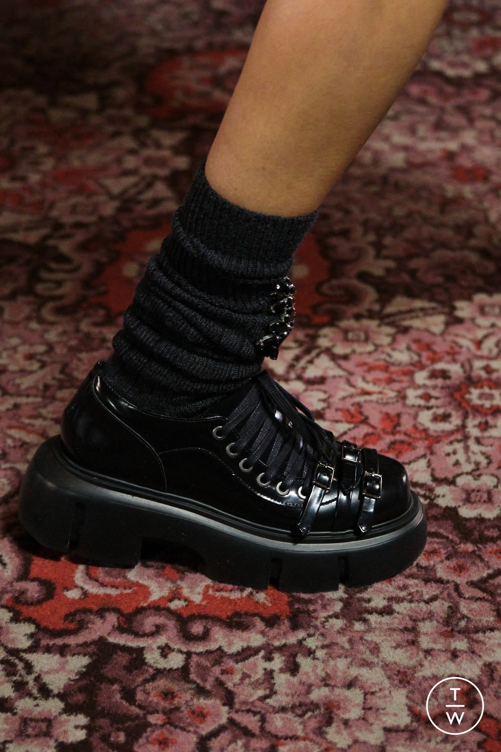 Fashion Week London Fall/Winter 2025 look 44 from the Simone Rocha collection womenswear accessories