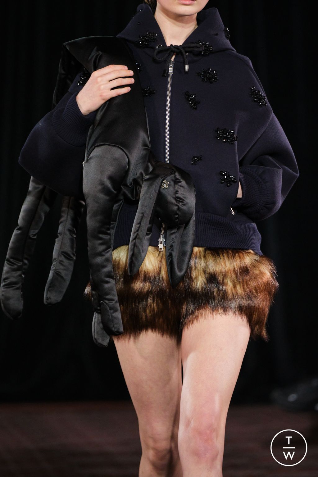 Fashion Week London Fall/Winter 2025 look 70 from the Simone Rocha collection womenswear accessories
