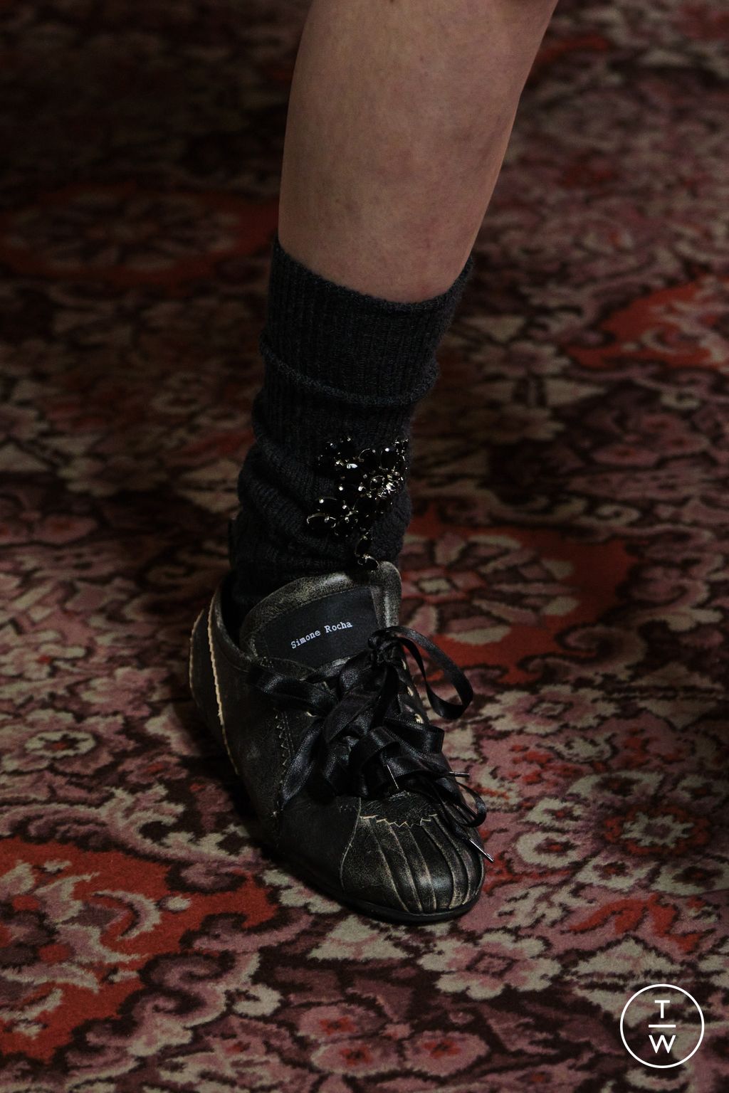 Fashion Week London Fall/Winter 2025 look 71 from the Simone Rocha collection womenswear accessories