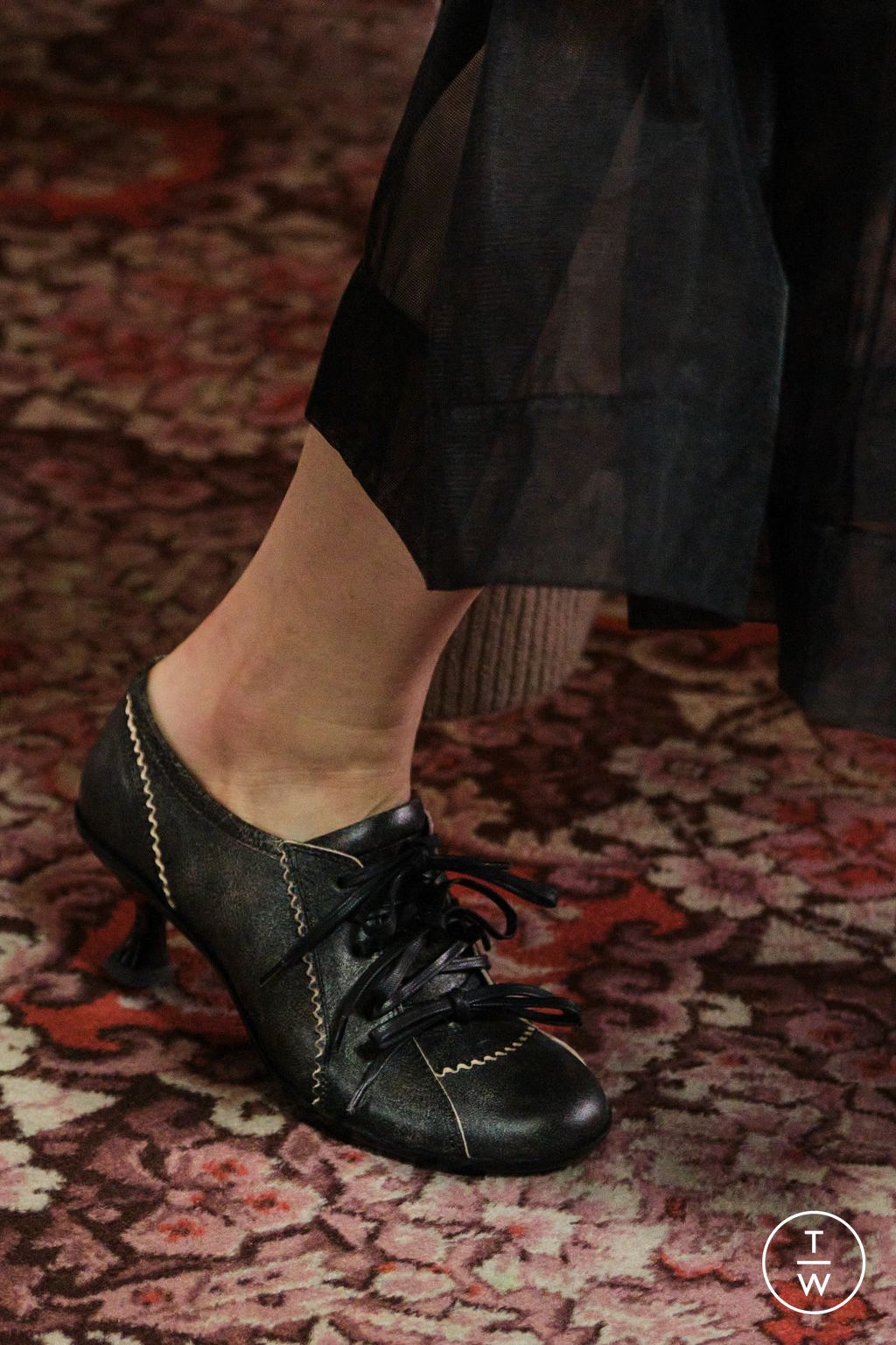 Fashion Week London Fall/Winter 2025 look 79 from the Simone Rocha collection womenswear accessories