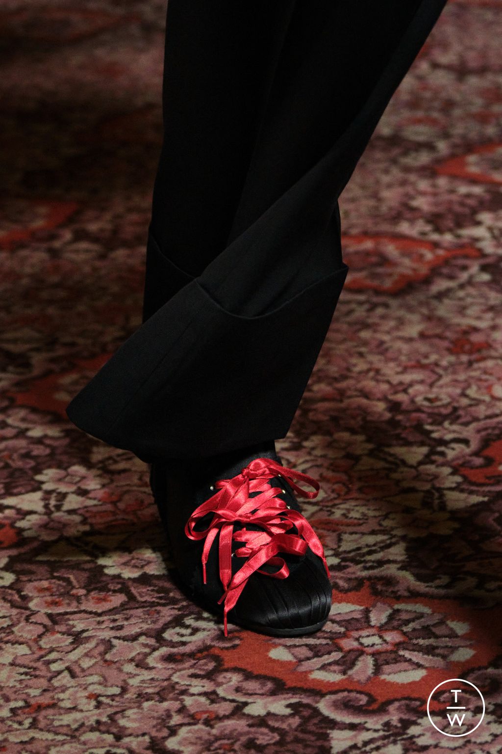 Fashion Week London Fall/Winter 2025 look 82 from the Simone Rocha collection womenswear accessories