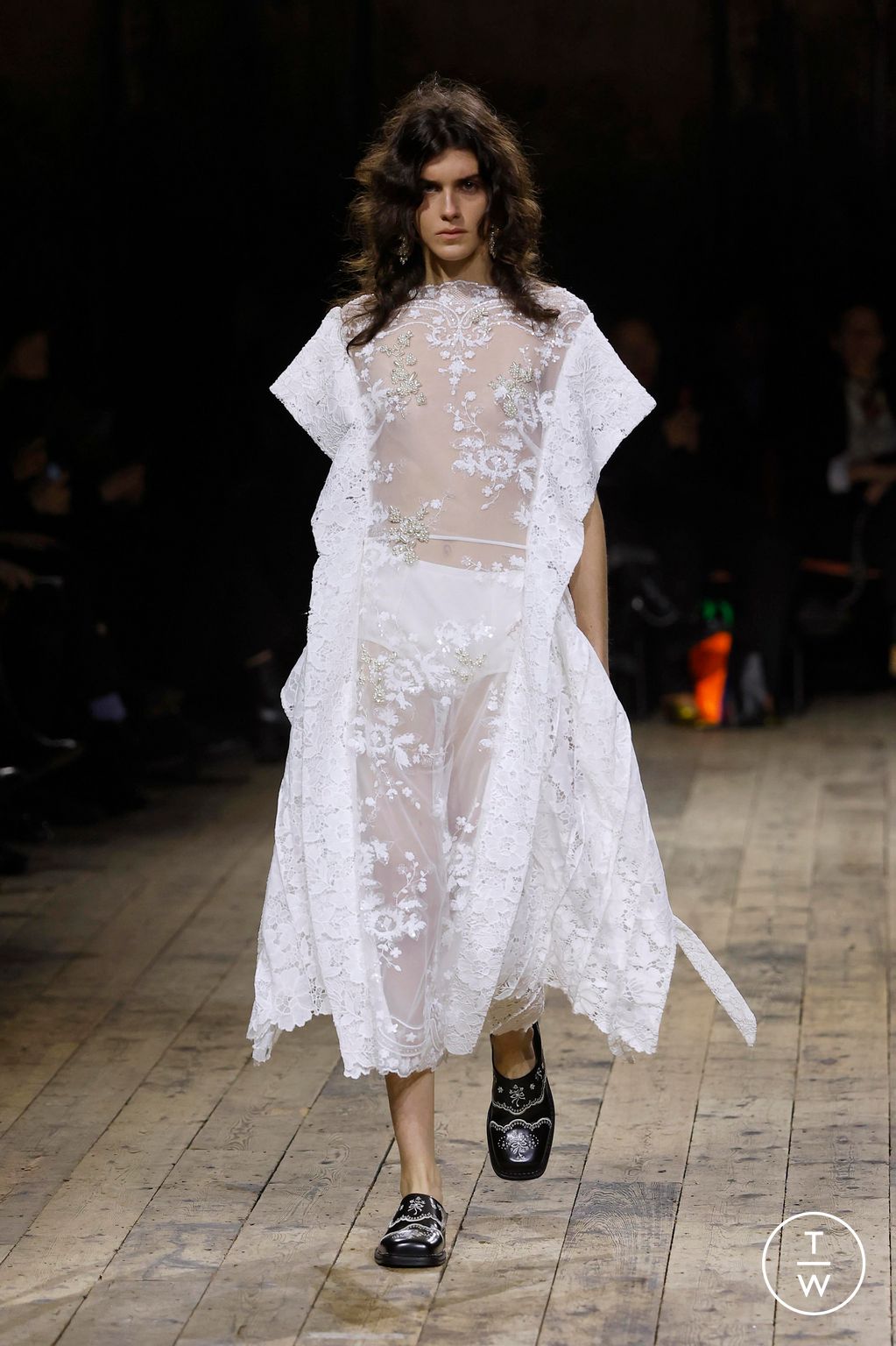 Fashion Week London Fall/Winter 2026 look 1 from the Simone Rocha collection womenswear