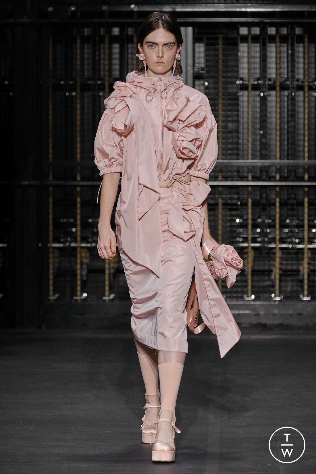 Fashion Week London Spring/Summer 2024 look 1 from the Simone Rocha collection womenswear