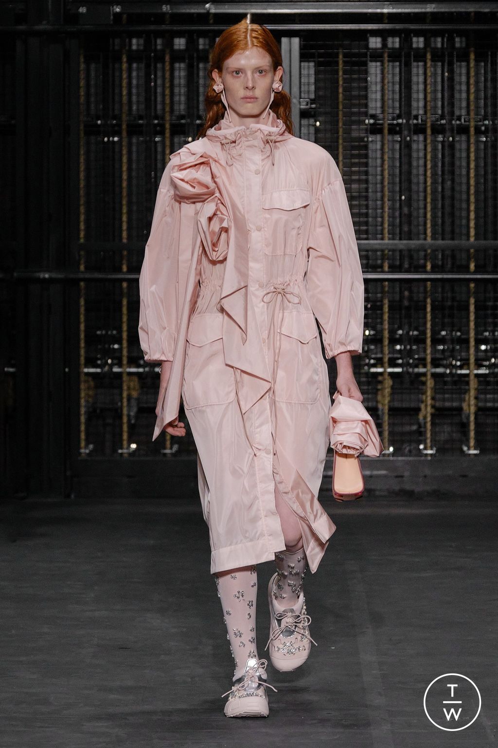 Fashion Week London Spring/Summer 2024 look 3 from the Simone Rocha collection 女装
