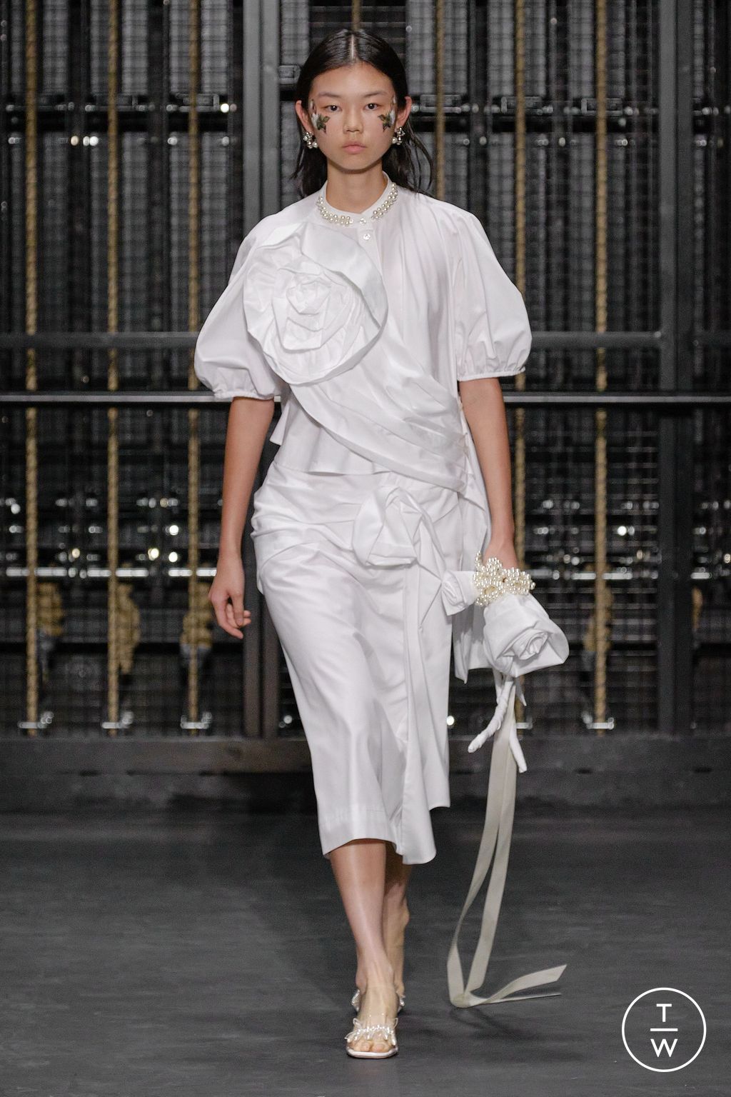Fashion Week London Spring/Summer 2024 look 10 from the Simone Rocha collection womenswear