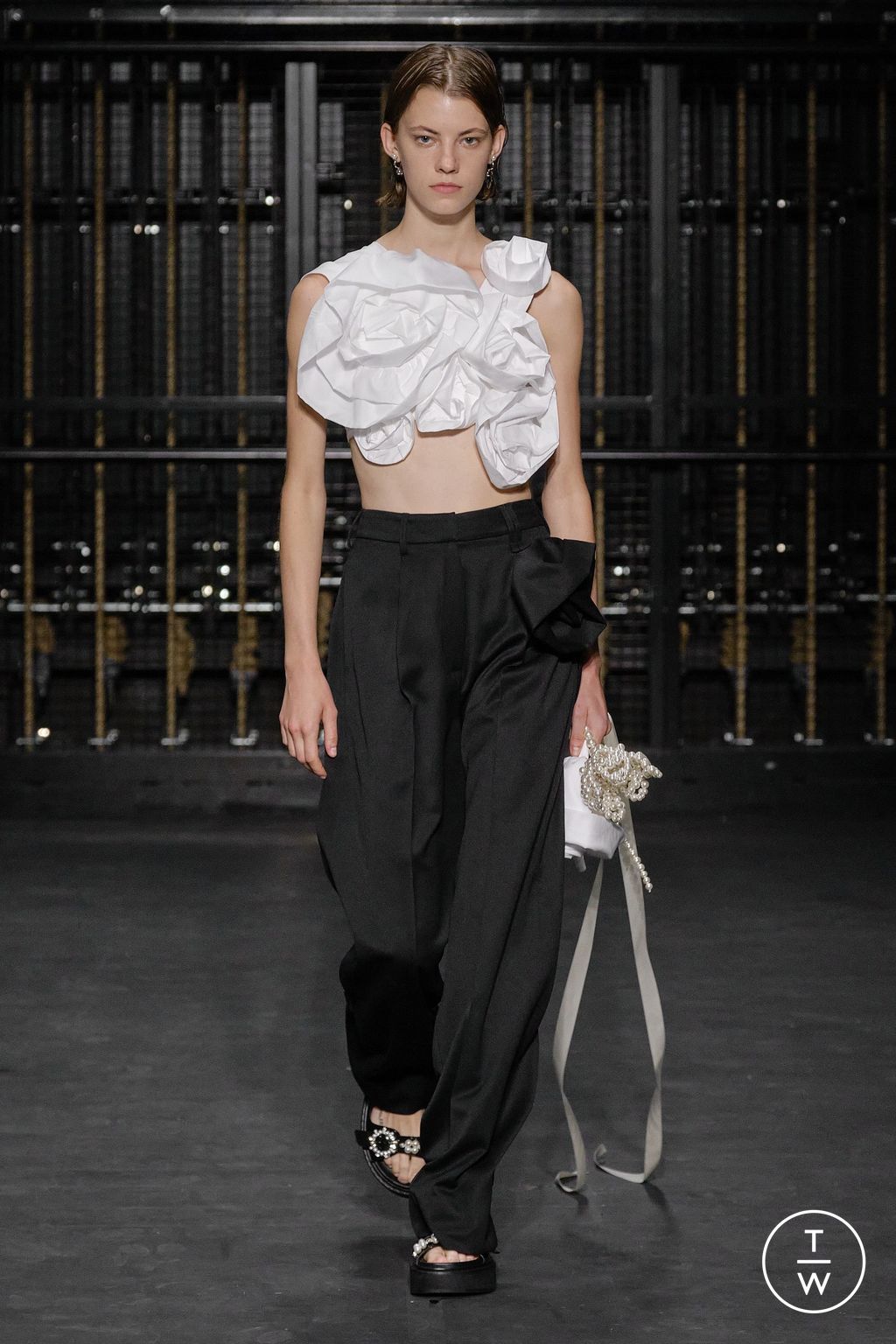 Fashion Week London Spring/Summer 2024 look 14 from the Simone Rocha collection womenswear