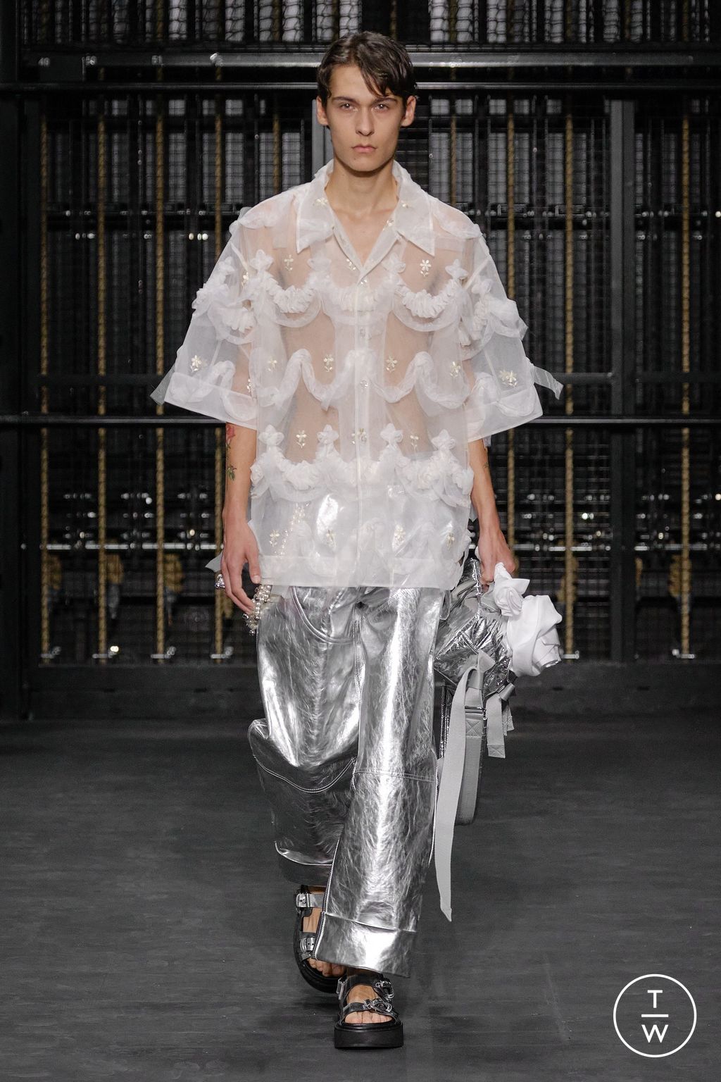 Fashion Week London Spring/Summer 2024 look 19 from the Simone Rocha collection womenswear