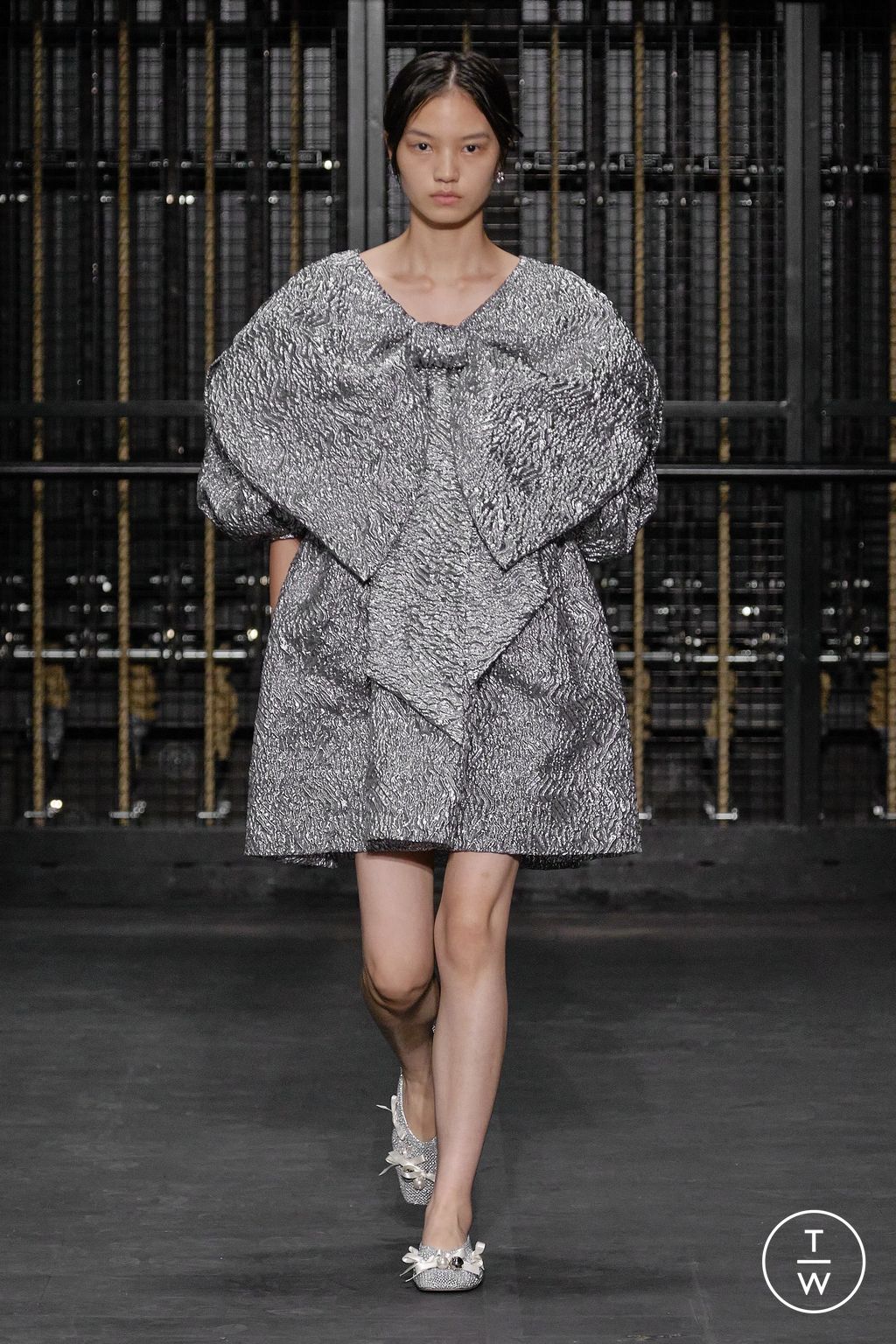 Fashion Week London Spring/Summer 2024 look 20 from the Simone Rocha collection womenswear