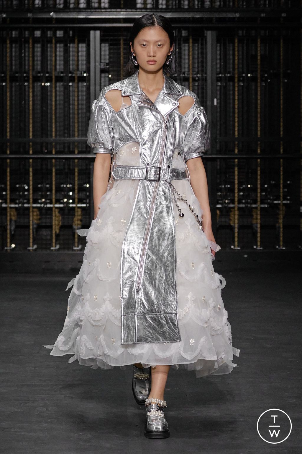 Fashion Week London Spring/Summer 2024 look 22 from the Simone Rocha collection womenswear